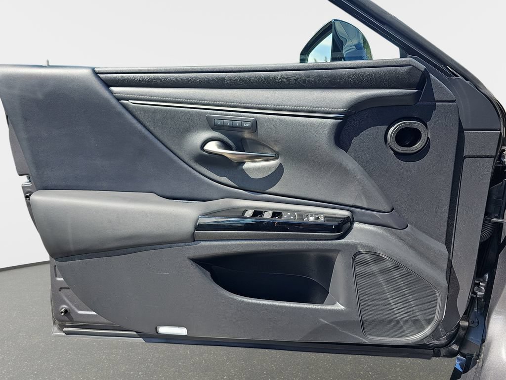 Certified 2022 Lexus ES 300h w/ Premium Package FWD image 26