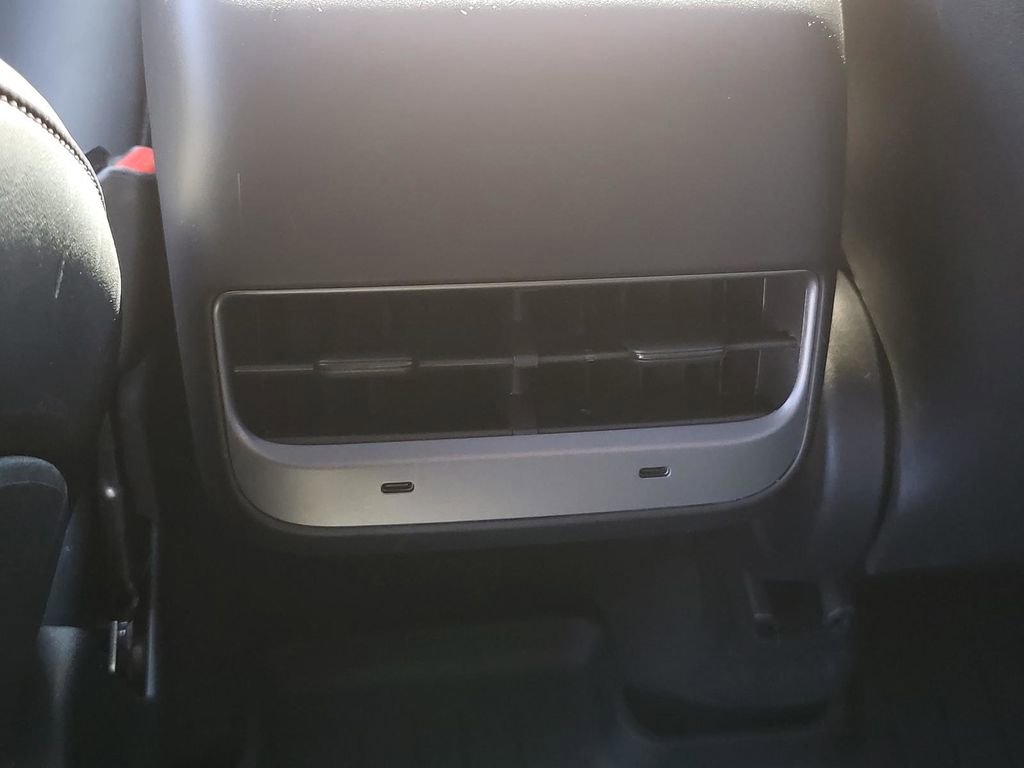 Used 2022 Tesla Model Y Long Range image 16