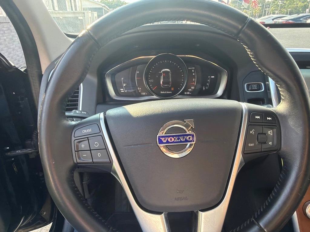 Used 2017 Volvo XC60 T5 Inscription w/ Preferred Option Package FWD image 19