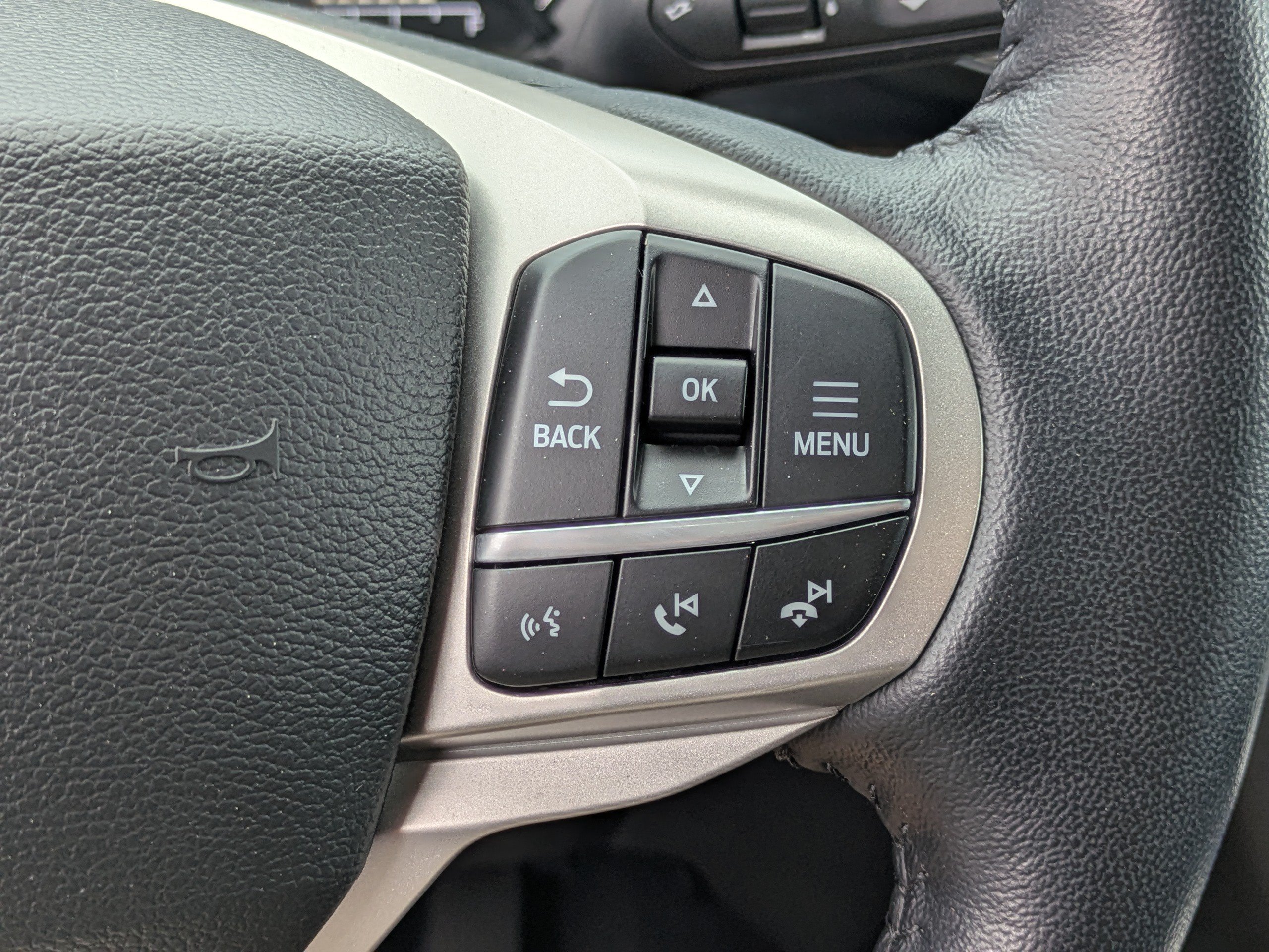 Used 2022 Ford Explorer Limited w/ Limited Technology Package RWD image 23