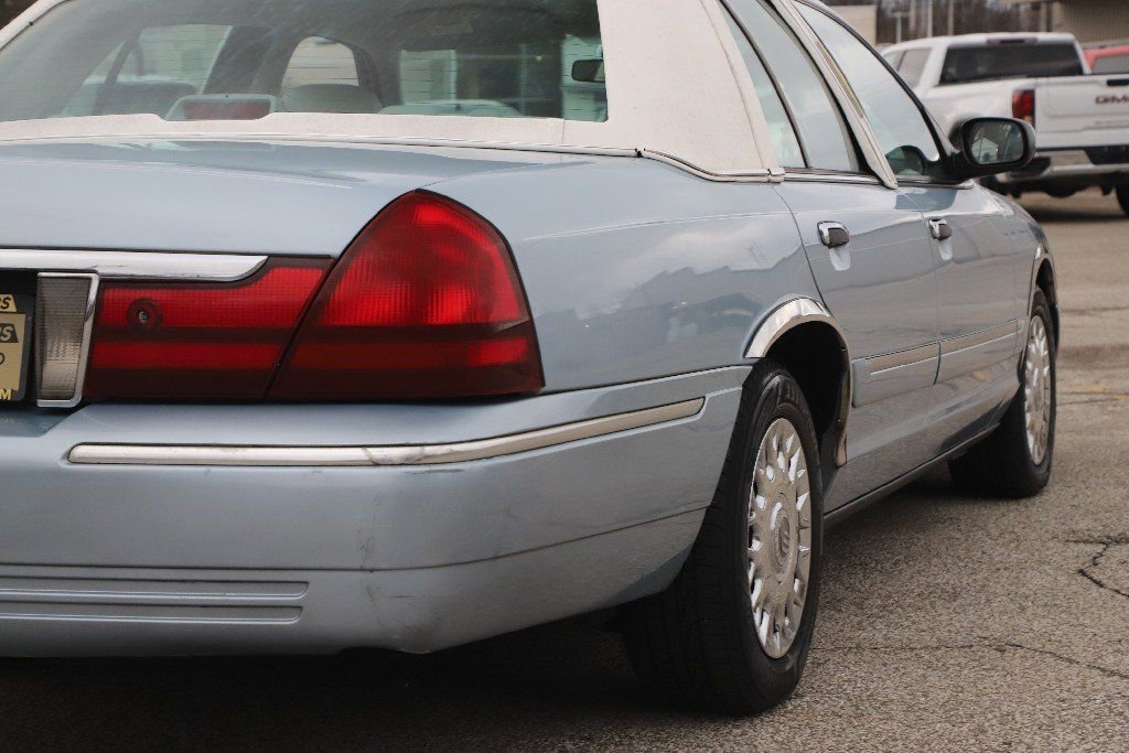 Used 2004 Mercury Grand Marquis GS image 10