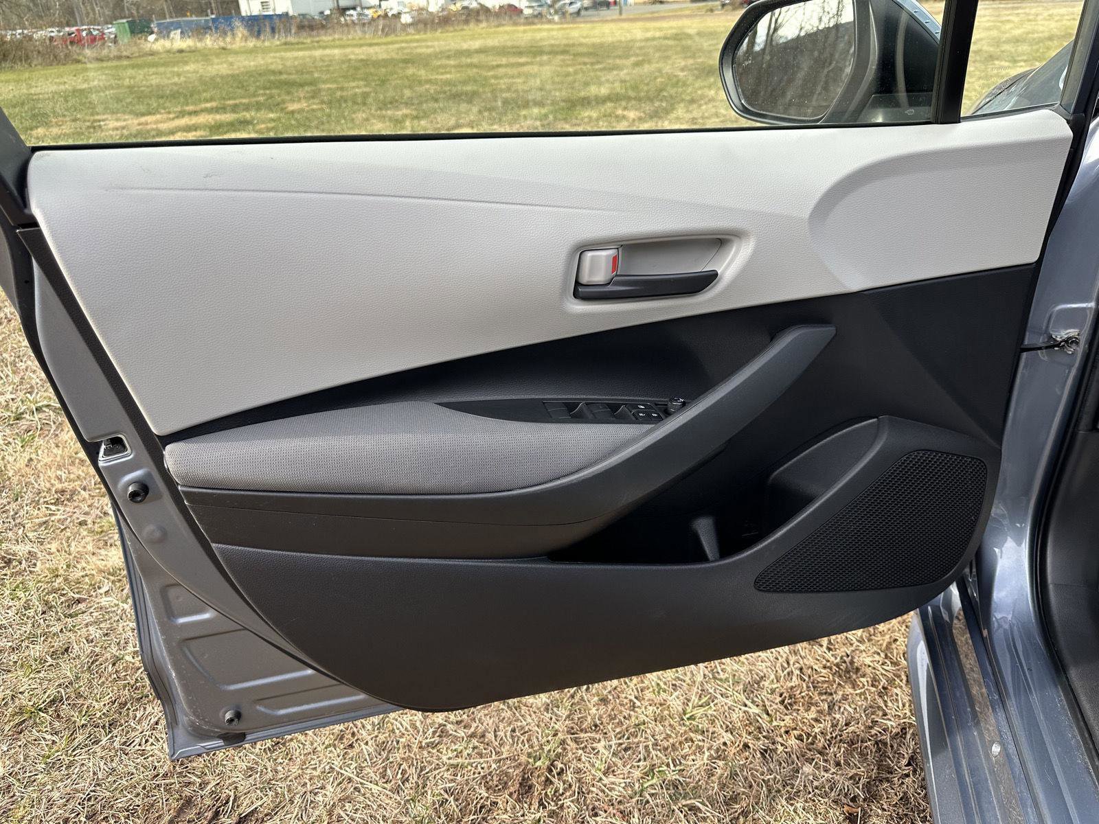 Used 2022 Toyota Corolla LE image 6