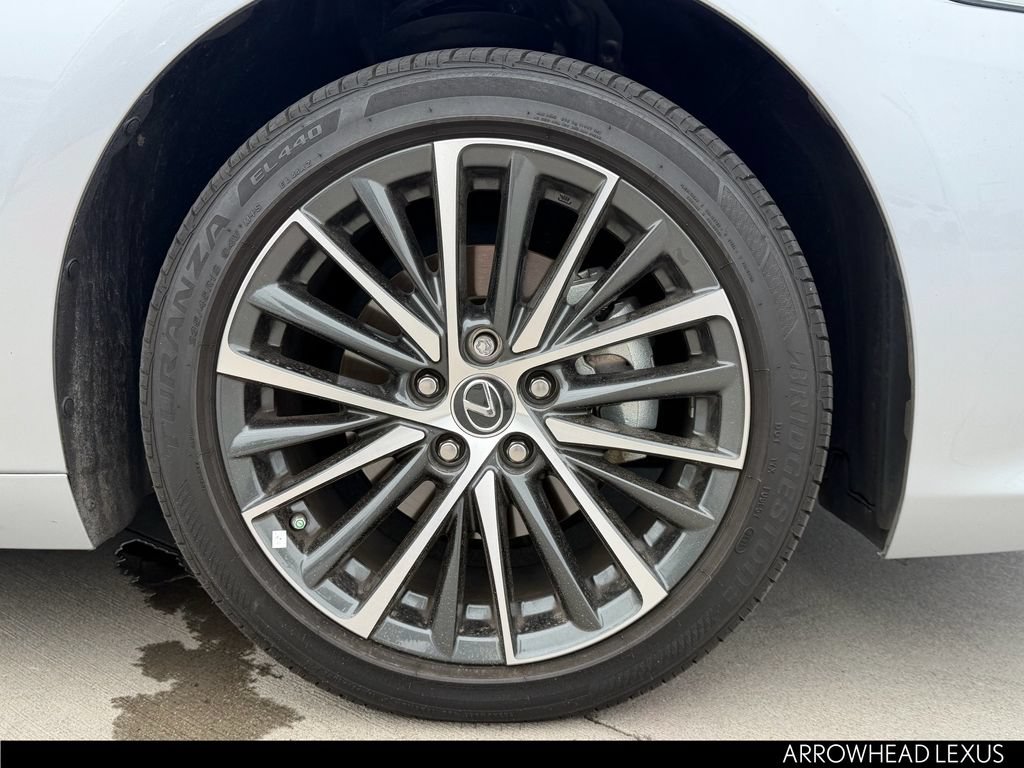 Used 2025 Lexus ES 300h w/ Premium Package FWD image 10
