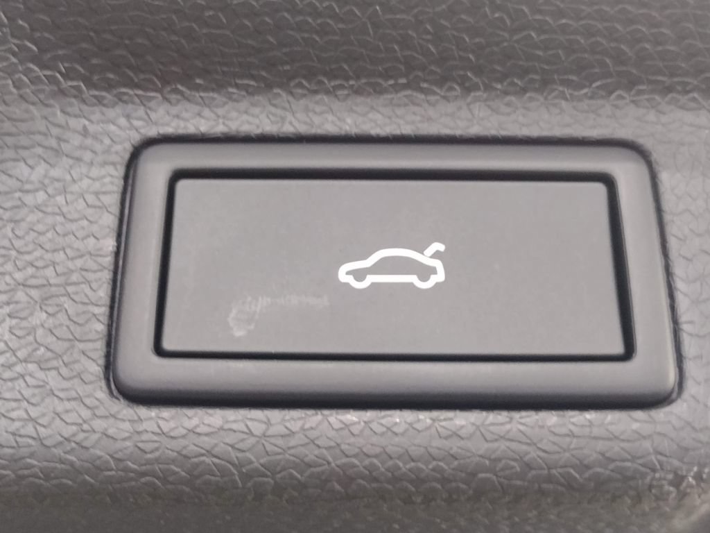 New 2025 Volkswagen ID. Buzz 1st Edition AWD/4WD image 21