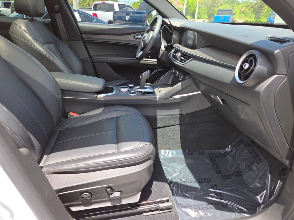 Used 2022 Alfa Romeo Stelvio Ti AWD/4WD image 15
