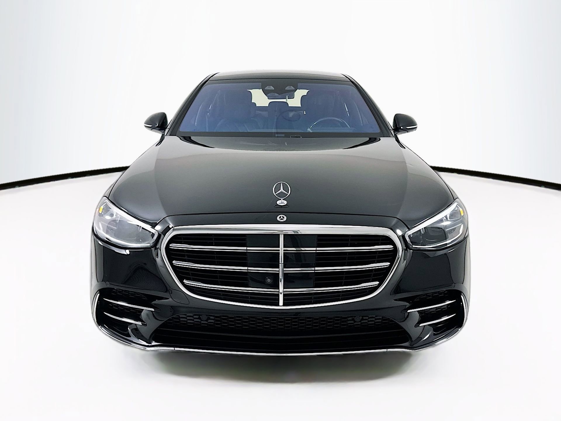 Used 2022 Mercedes-Benz S 580 4MATIC Sedan image 2