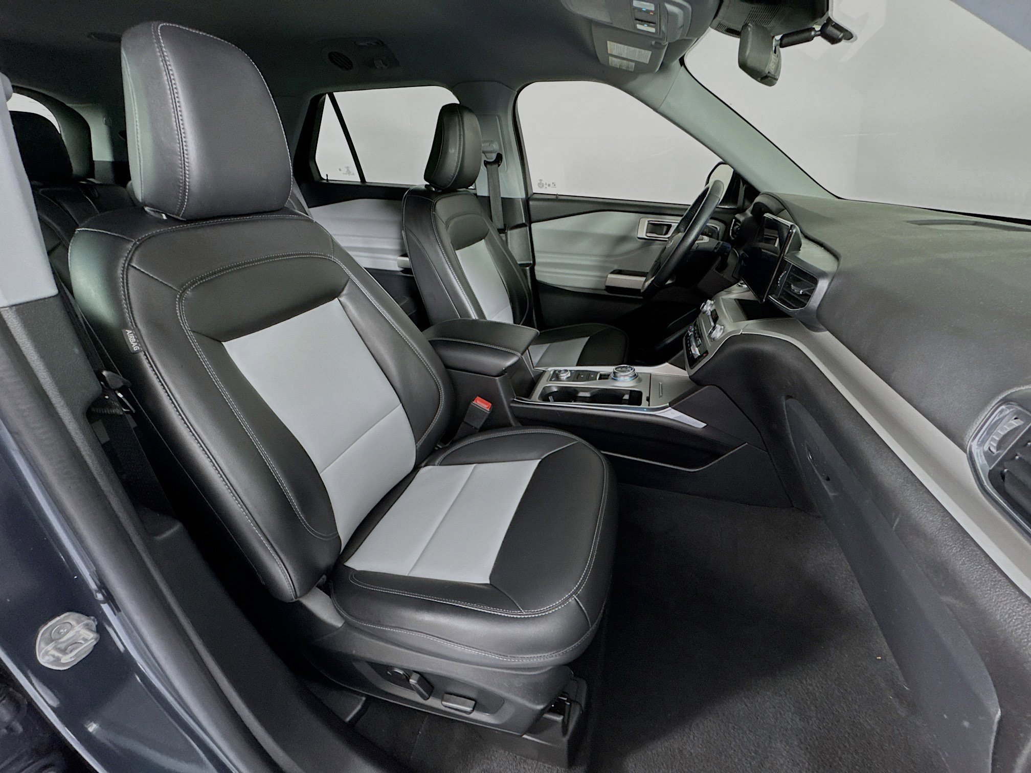 Used 2022 Ford Explorer XLT w/ Equipment Group 202A image 28