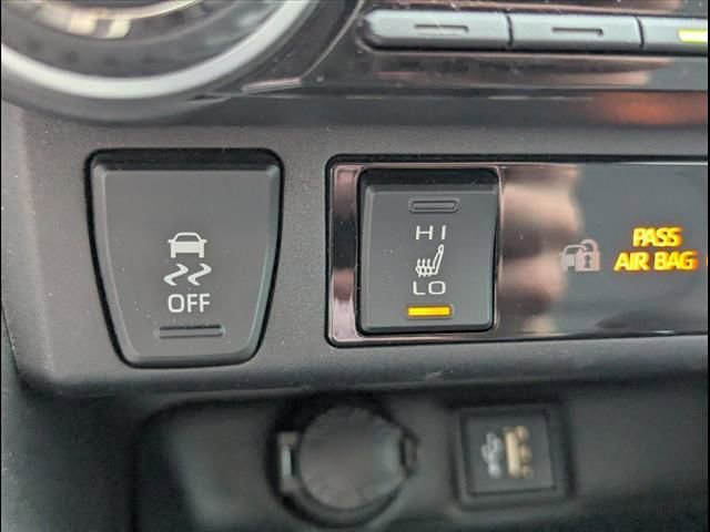 Used 2023 Toyota RAV4 XLE Premium image 71