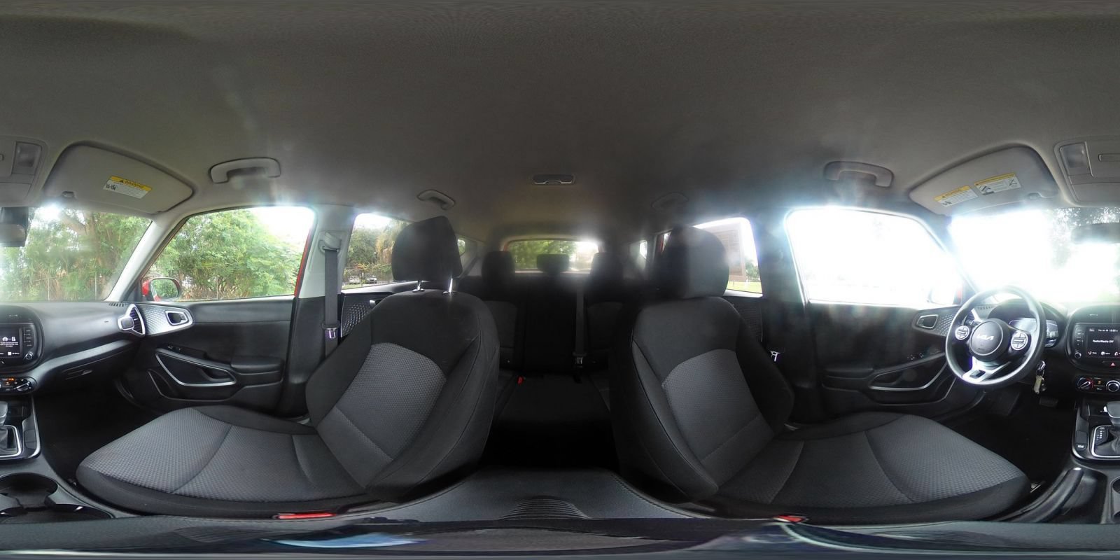 Used 2025 Kia Soul LX w/ LX Technology Package FWD image 41