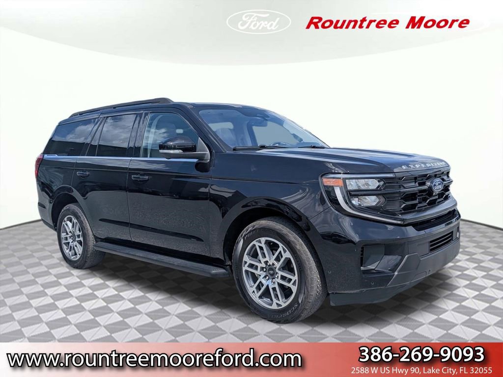 Used 2025 Ford Expedition Active image 1
