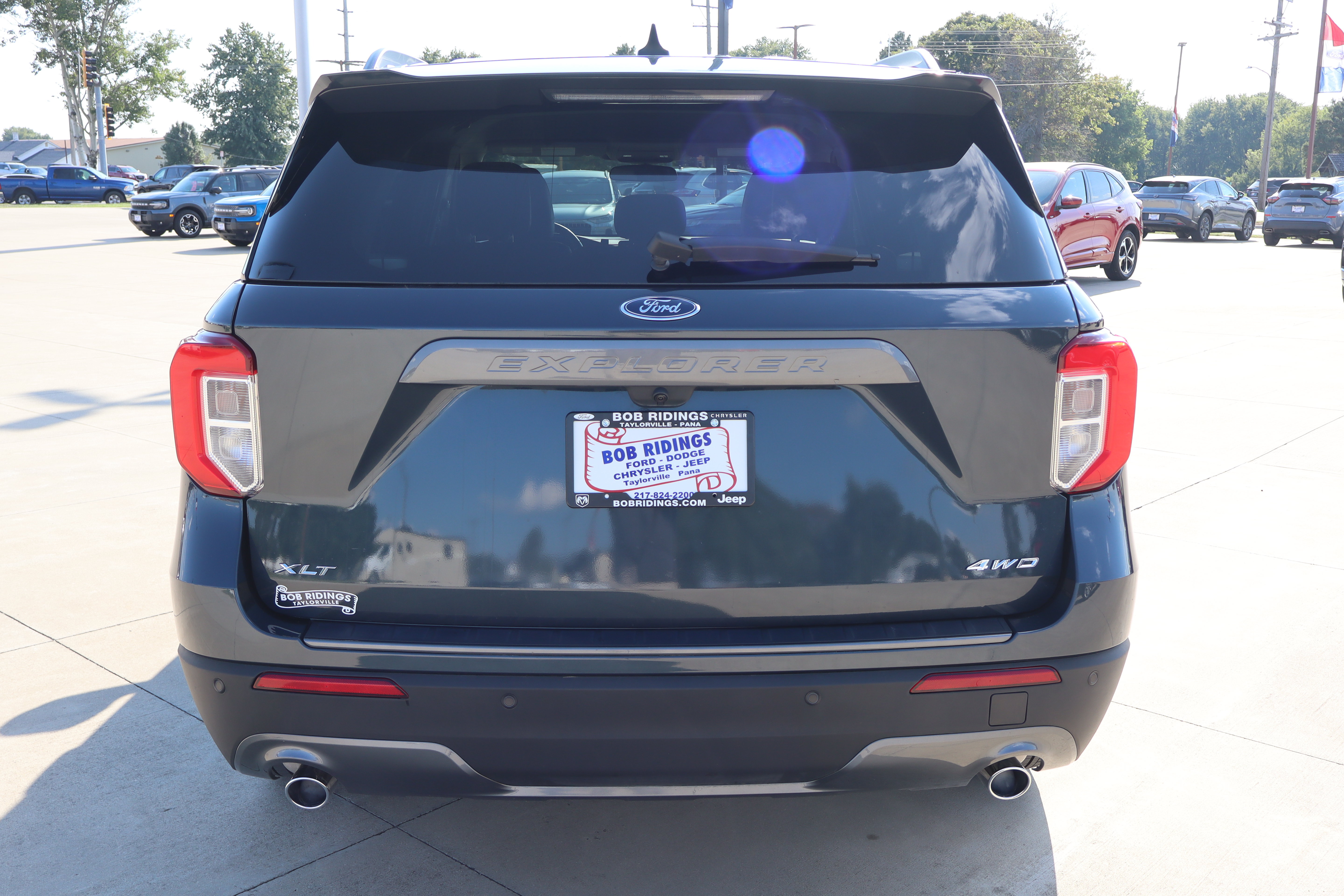 Used 2024 Ford Explorer XLT w/ Equipment Group 202A AWD/4WD image 6