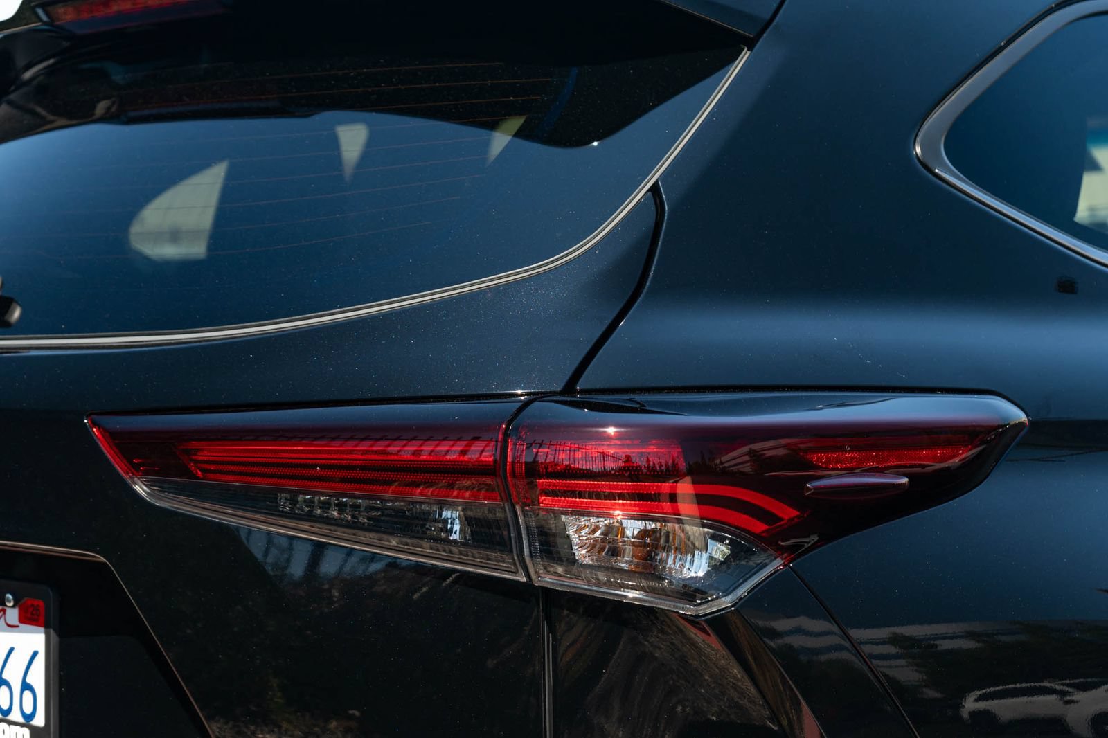 Certified 2025 Toyota Highlander Limited FWD image 7