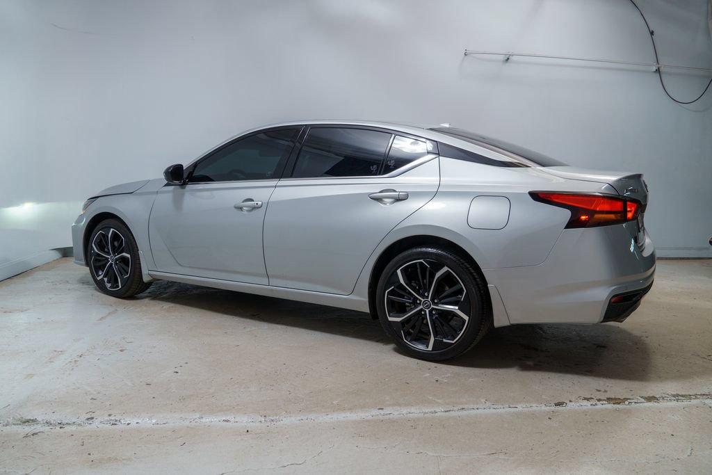 Used 2024 Nissan Altima 2.5 SR w/ SR Premium Package AWD/4WD image 2
