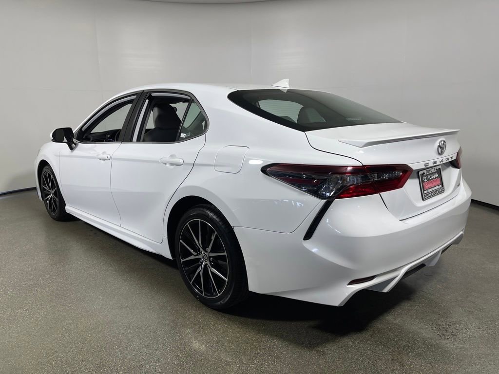 Certified 2022 Toyota Camry SE image 5