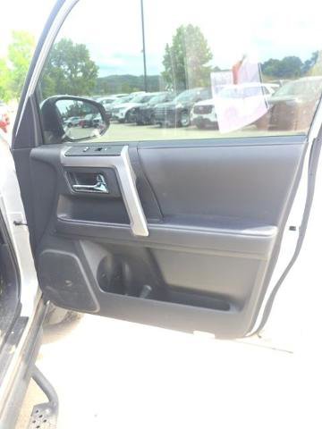 Used 2022 Toyota 4Runner SR5 AWD/4WD image 27