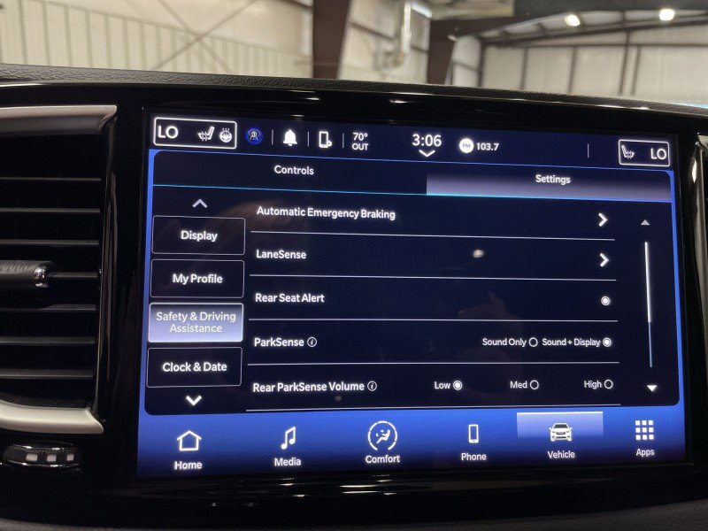 Used 2024 Chrysler Pacifica Touring-L FWD image 35