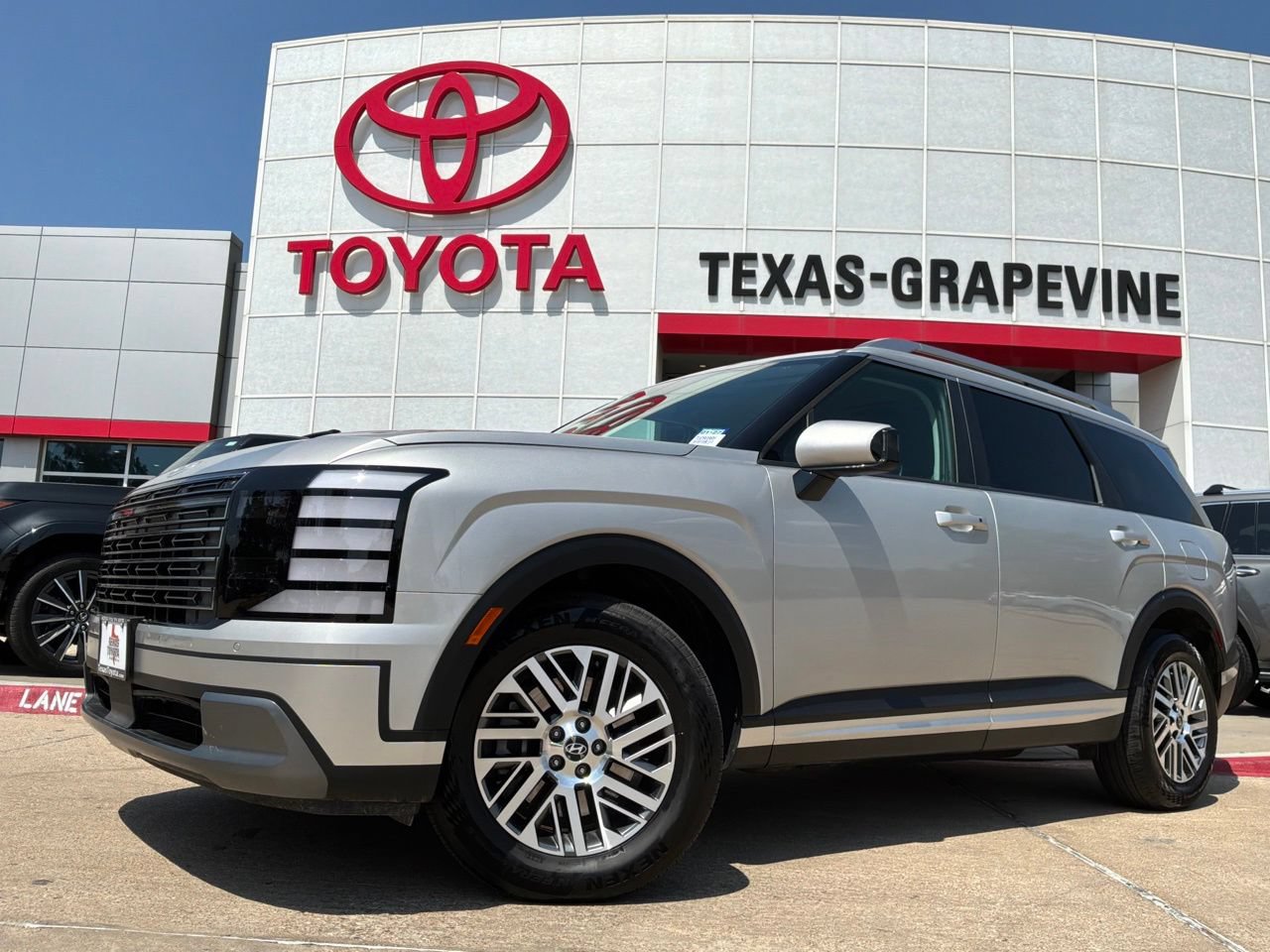 Used 2026 Hyundai Palisade SEL FWD image 2