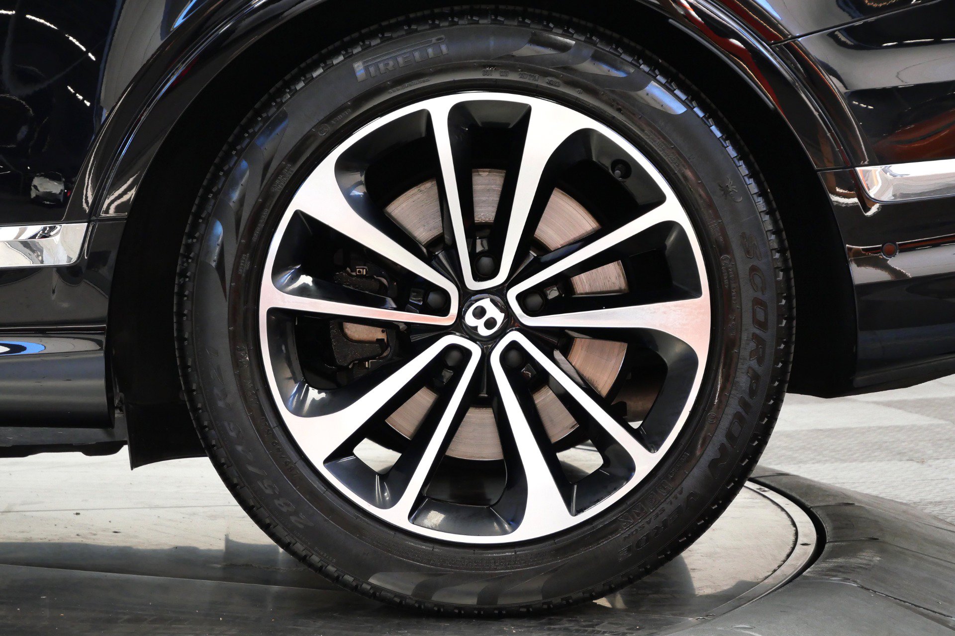 Used 2023 Bentley Bentayga AWD/4WD image 11