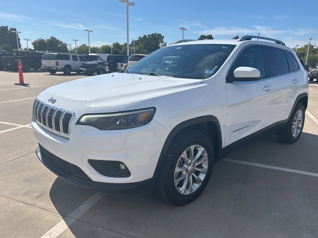 Used 2019 Jeep Cherokee Latitude w/ Cold Weather Group image 3