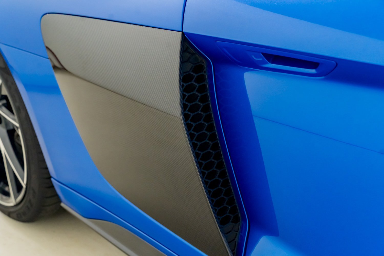 Used 2021 Audi R8 V10 w/ Premium Package RWD image 42