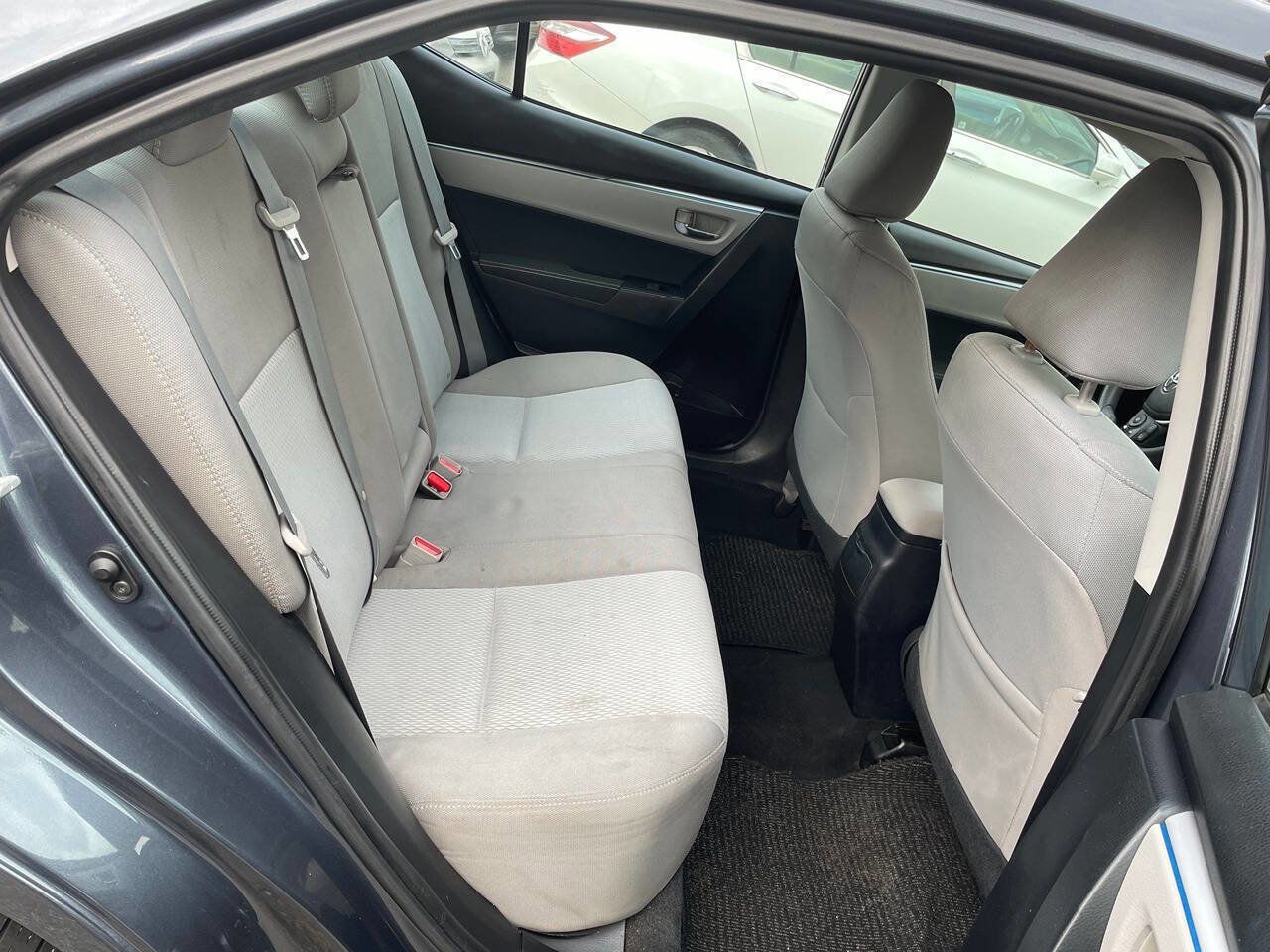 Used 2016 Toyota Corolla LE 4dr Sedan image 10