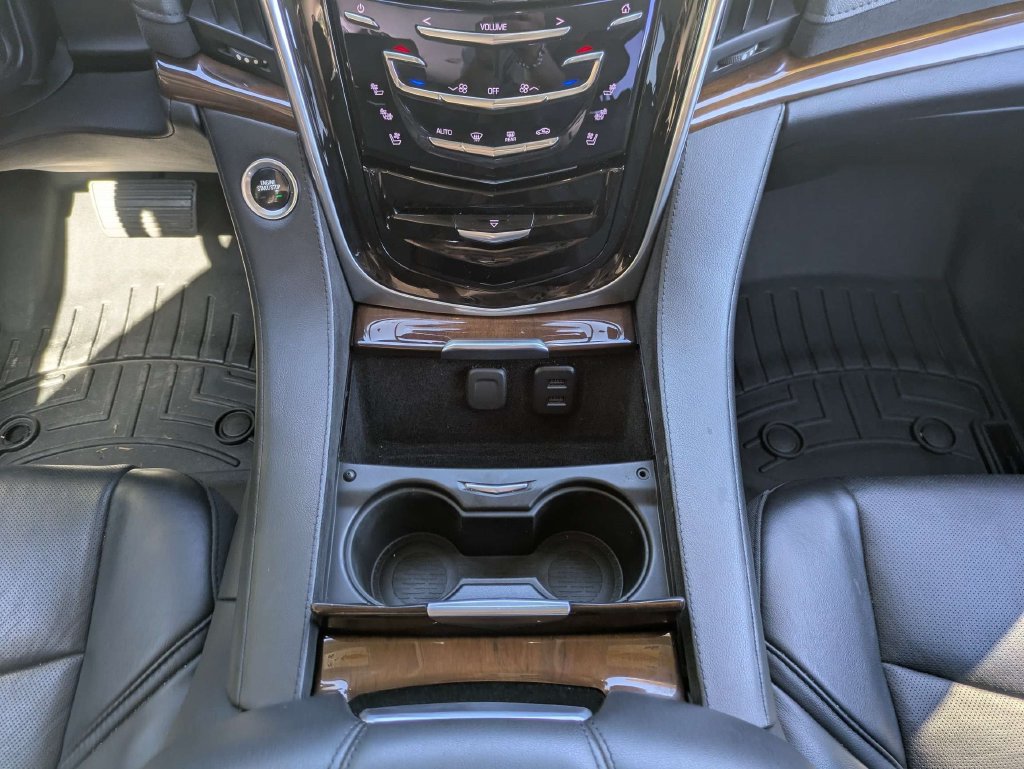 Used 2020 Cadillac Escalade Luxury AWD/4WD image 20