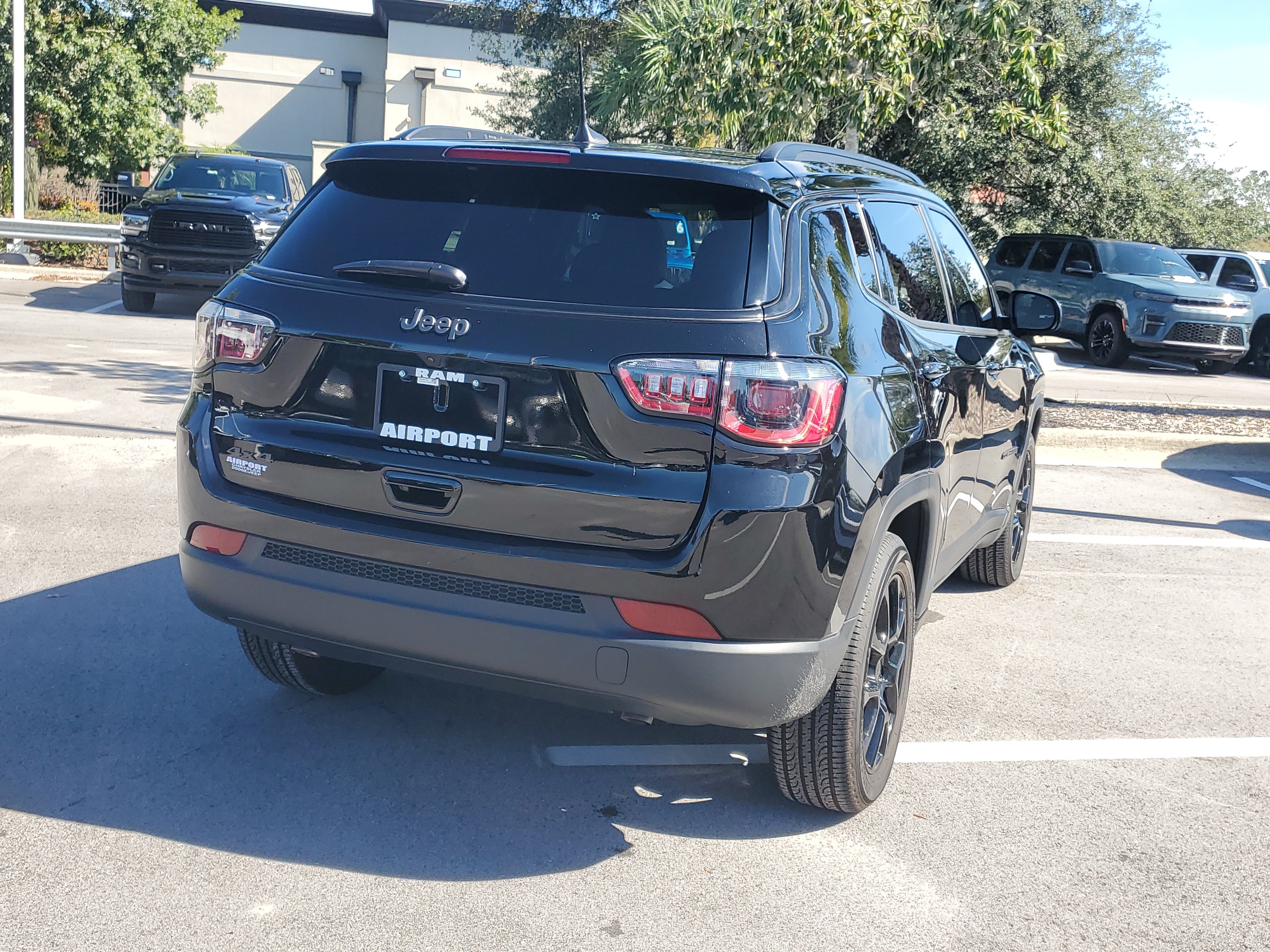 Used 2026 Jeep Compass Latitude AWD/4WD image 6