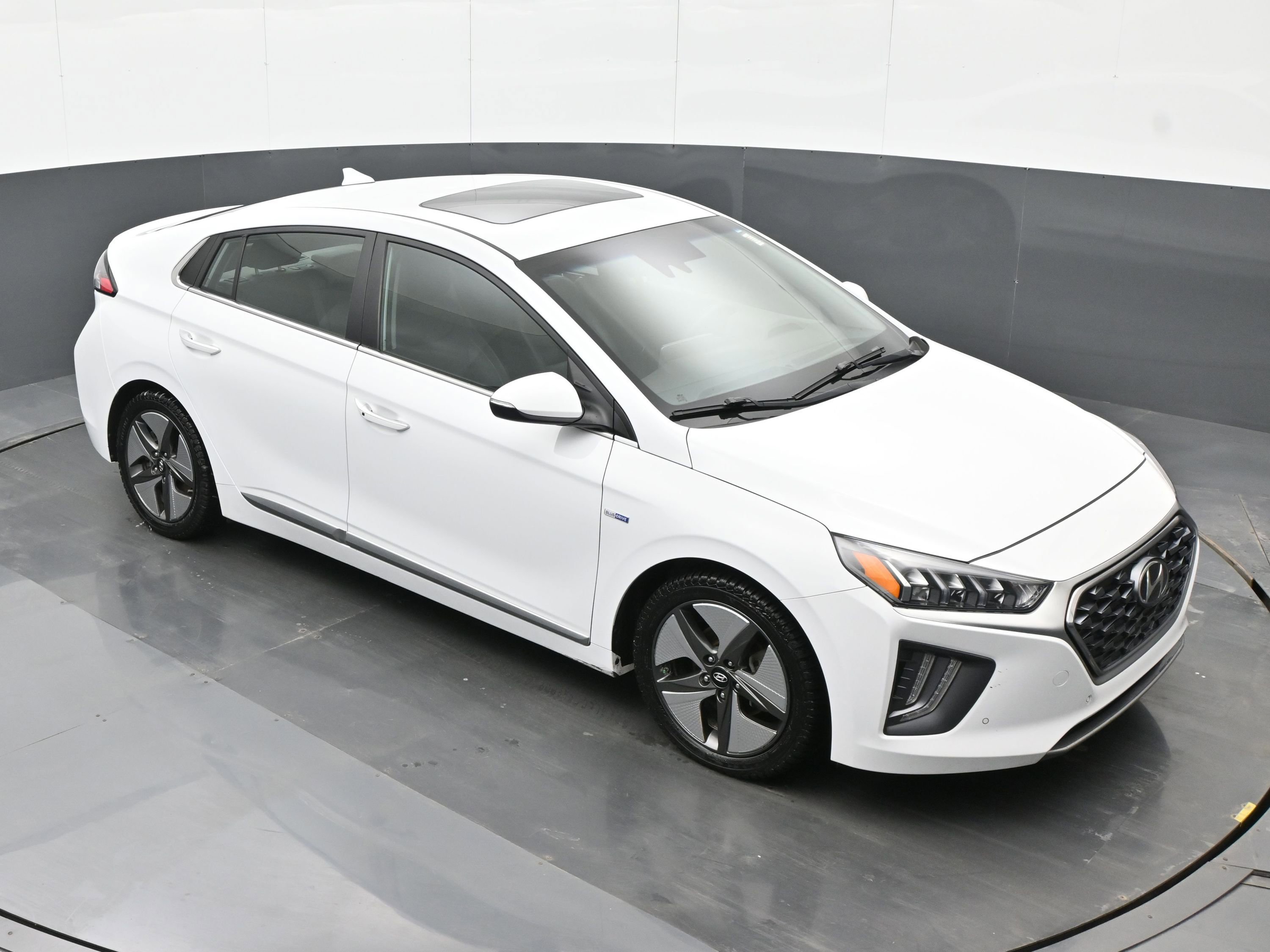 Used 2020 Hyundai Ioniq Limited image 30