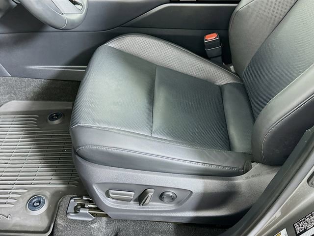 Used 2024 Toyota Crown Limited image 18