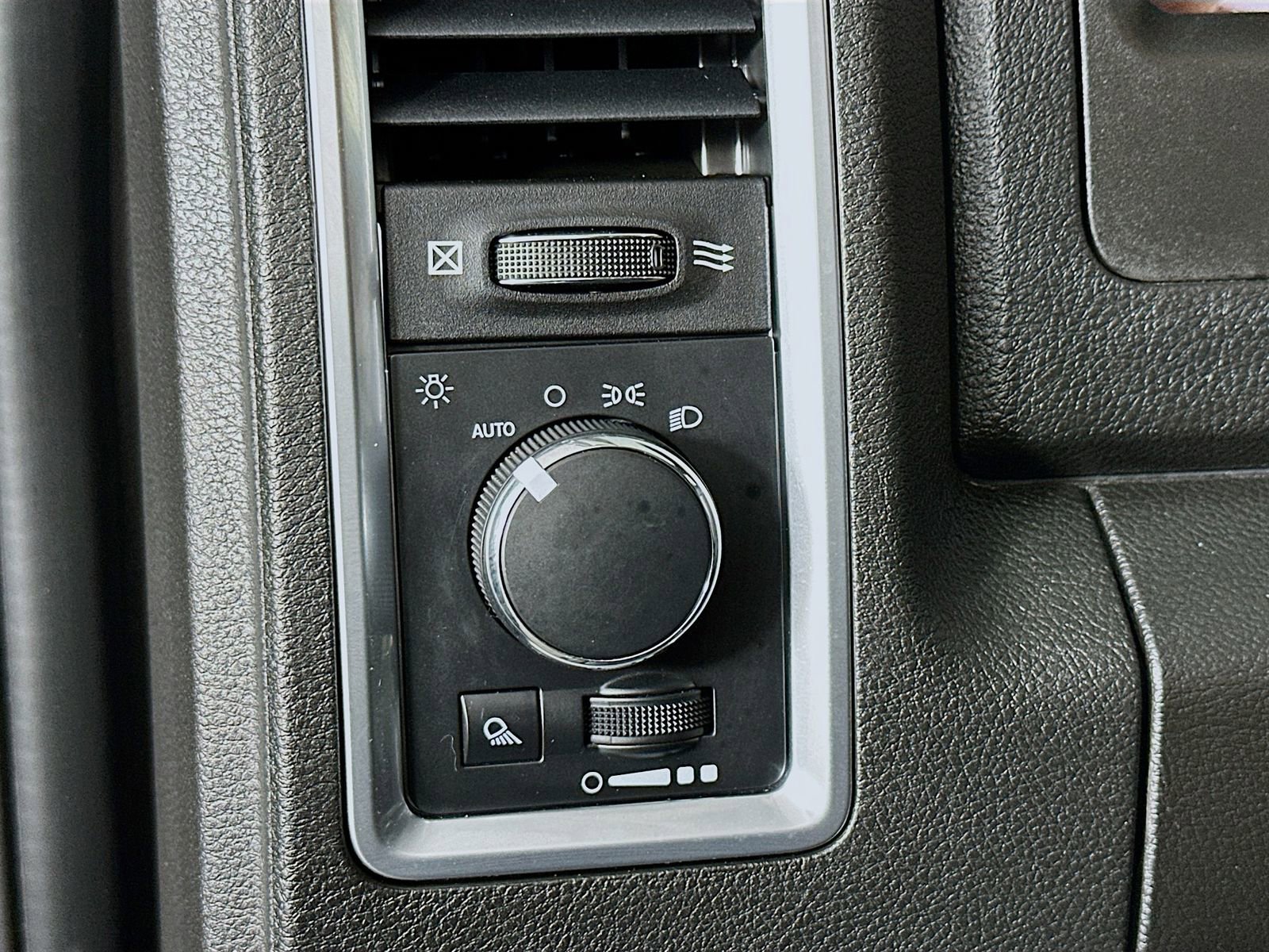 Used 2023 RAM 1500 Classic SLT w/ Trailer & Traction Group image 11