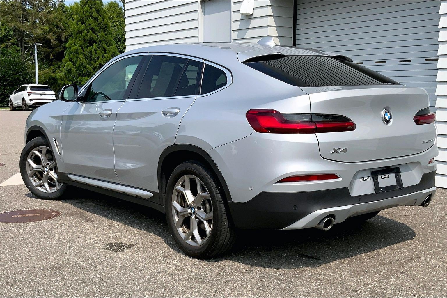 Used 2021 BMW X4 xDrive30i w/ Executive Package AWD/4WD image 3