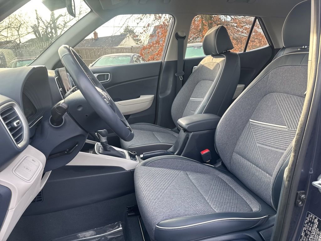 Used 2023 Hyundai Venue Limited w/ Cargo Package image 19