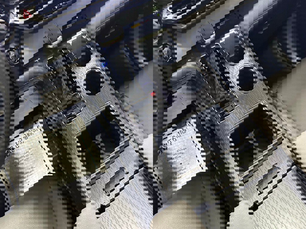 Used 2025 Toyota Sienna XLE image 42