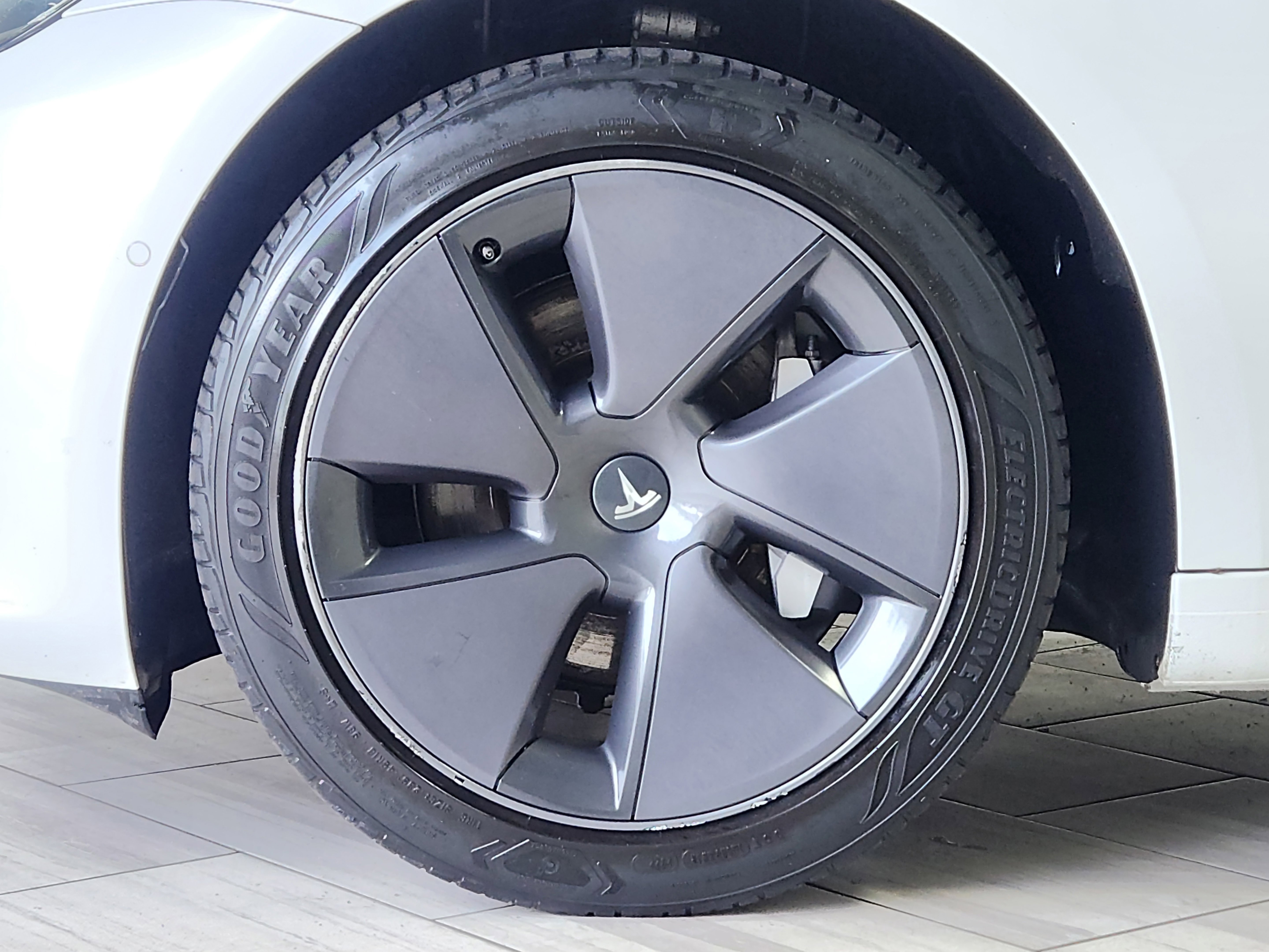 Used 2020 Tesla Model 3 Standard Range RWD image 9