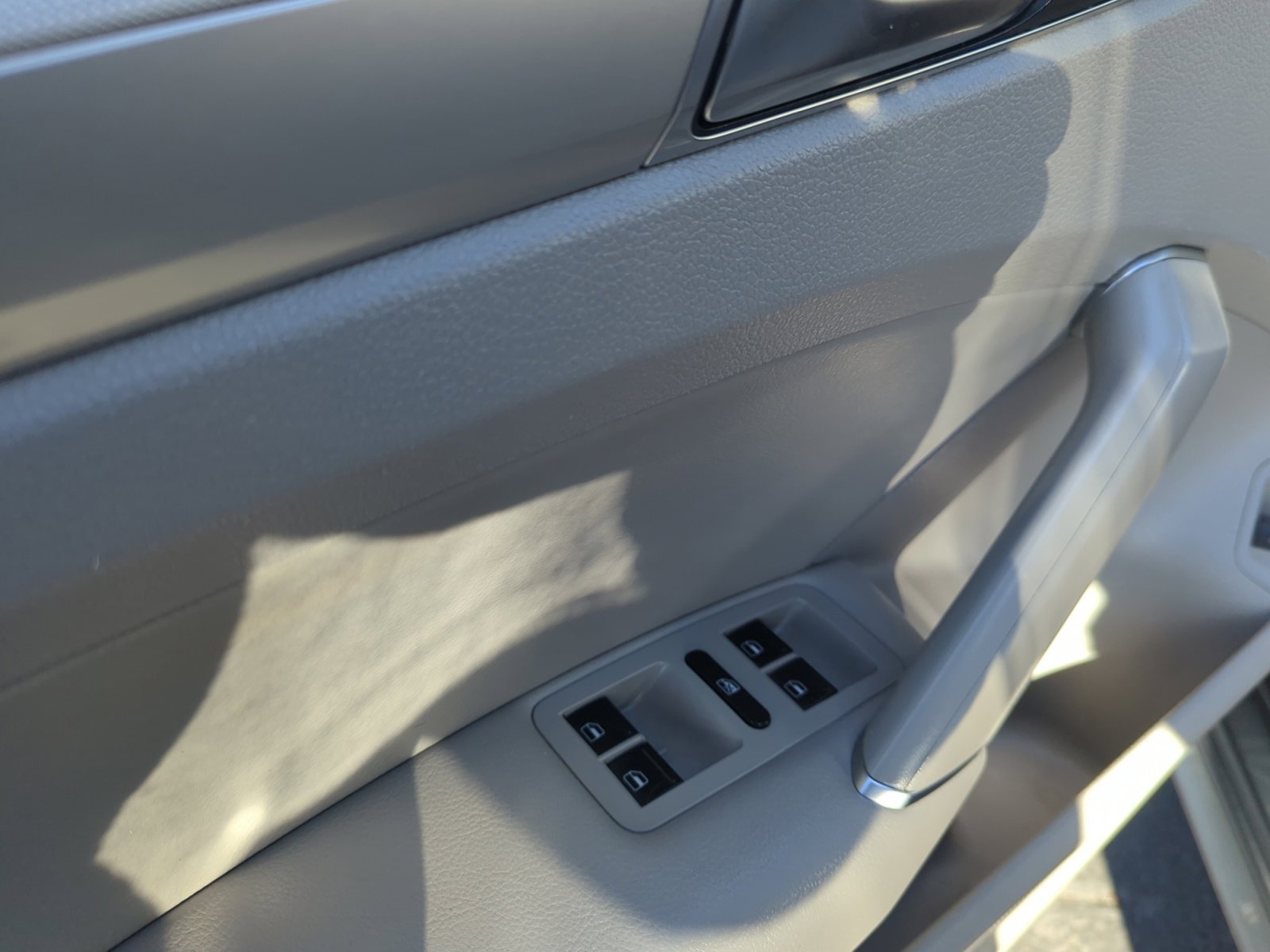 Used 2019 Volkswagen Passat 2.0T Wolfsburg image 13