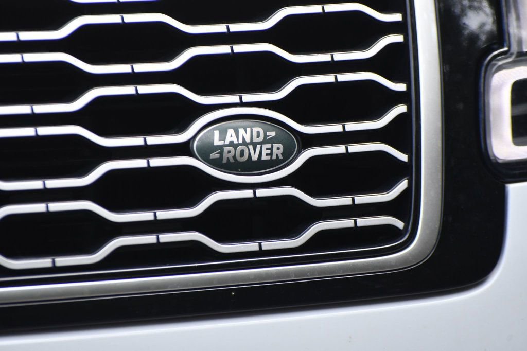 Used 2018 Land Rover Range Rover HSE image 16