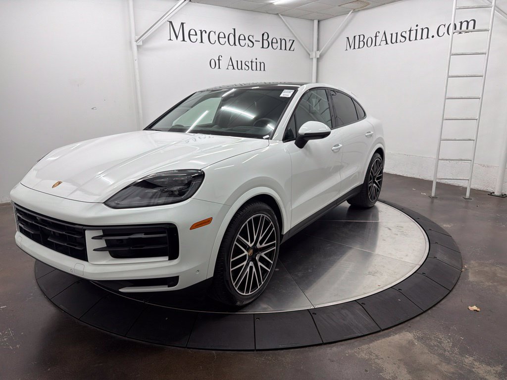 Used 2025 Porsche Cayenne S AWD/4WD image 3