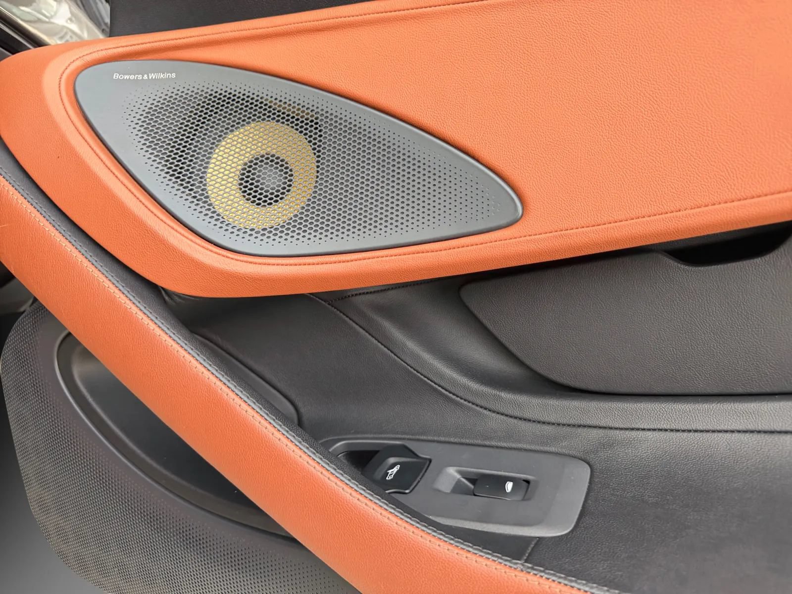 Used 2016 McLaren 570S Coupe RWD image 25