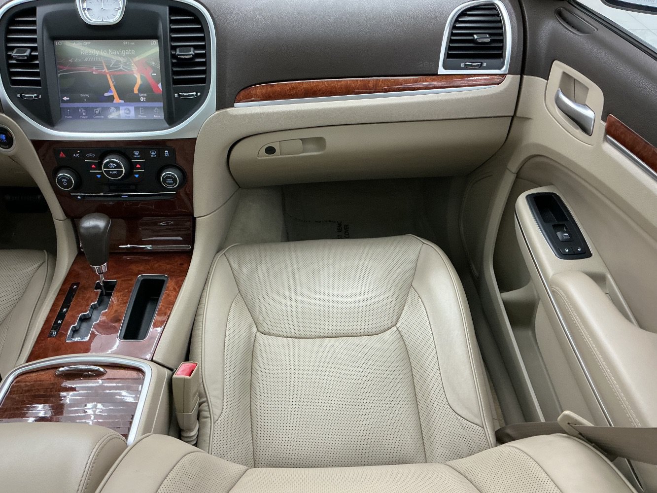 Used 2011 Chrysler 300 C AWD/4WD image 29