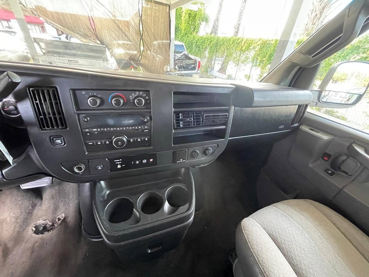 Used 2017 Chevrolet Express 3500 LT w/ LT Preferred Equipment Group RWD image 4