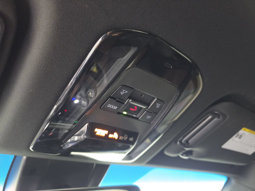 Certified 2023 Toyota Venza XLE AWD/4WD image 27