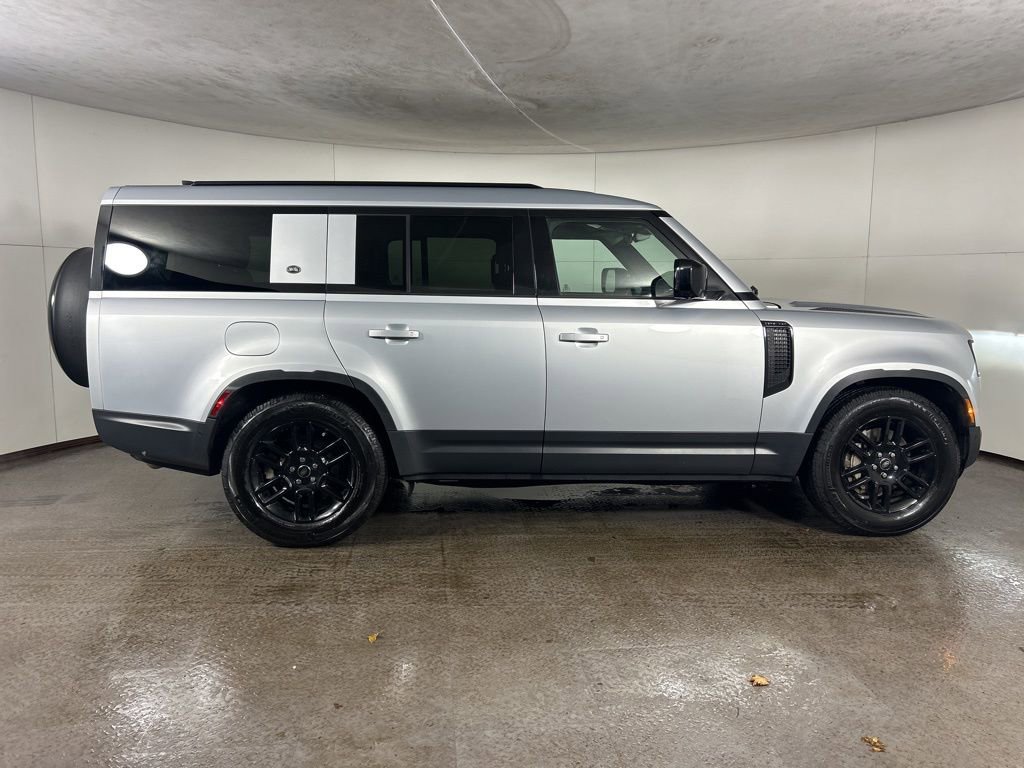 Used 2023 Land Rover Defender 130 SE image 8