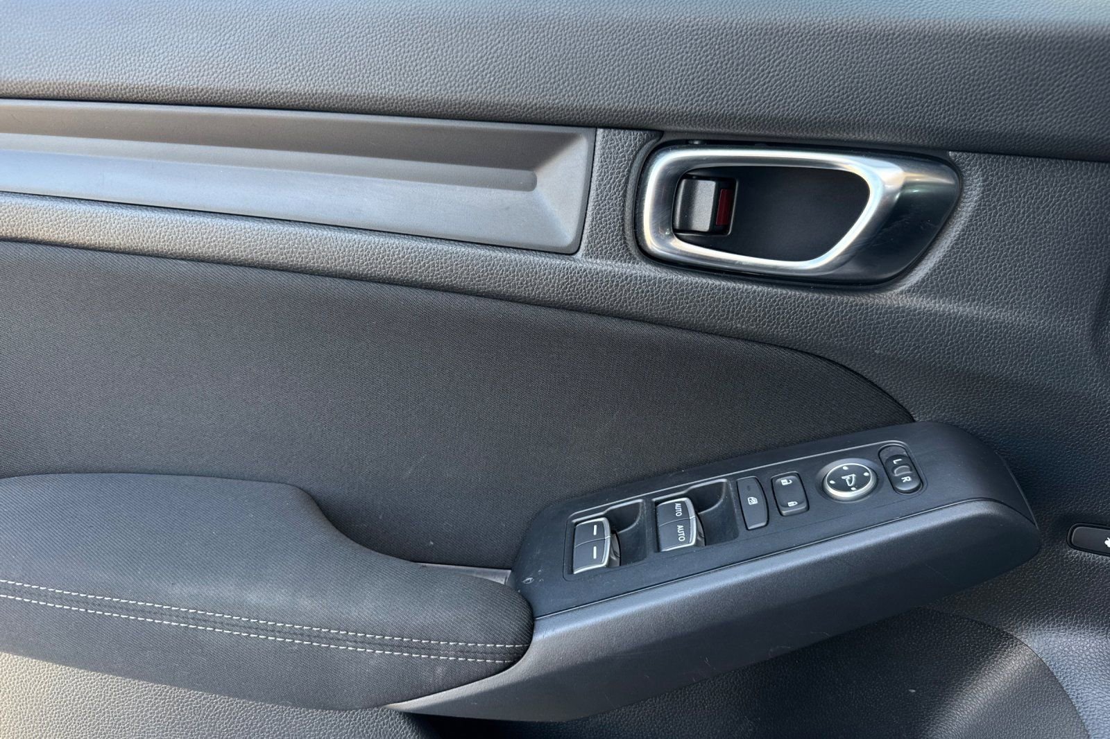 Used 2025 Honda Civic Sport image 11