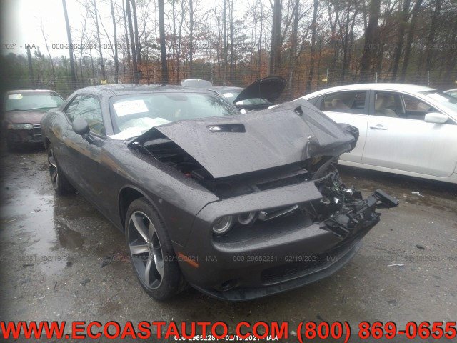 Used 2019 Dodge Challenger SXT image 1