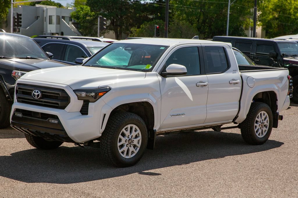 Used 2025 Toyota Tacoma SR5 AWD/4WD image 9