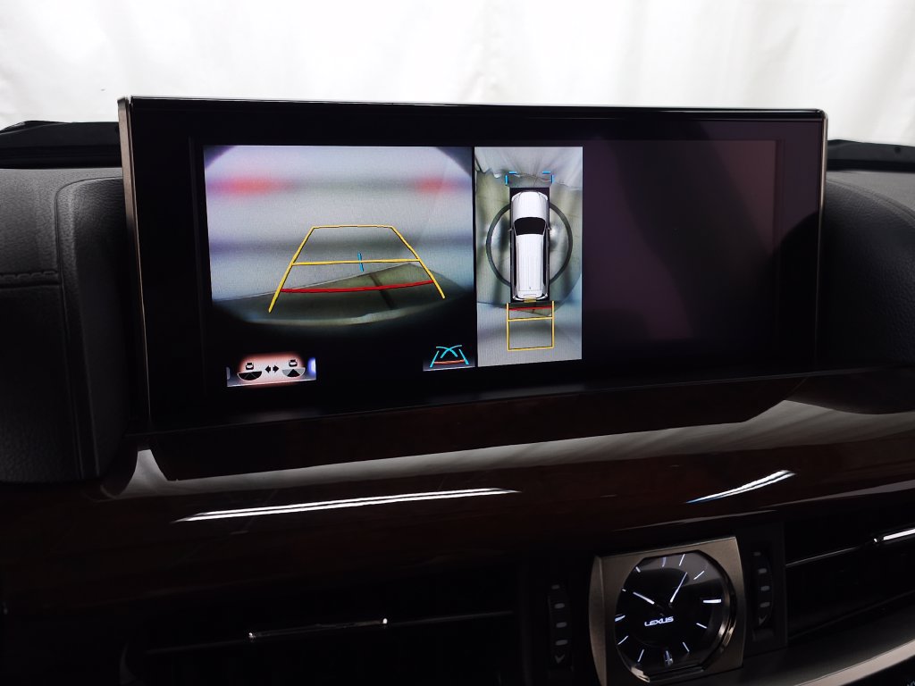 Used 2020 Lexus LX 570 4WD w/ Luxury Package image 28