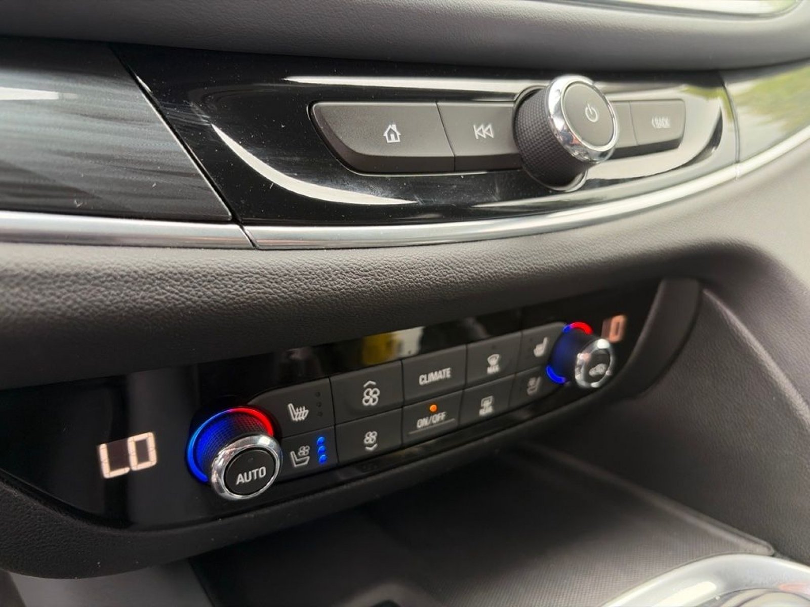 Used 2020 Buick Enclave Premium w/ Trailering Package, 5000 lbs. AWD/4WD image 19
