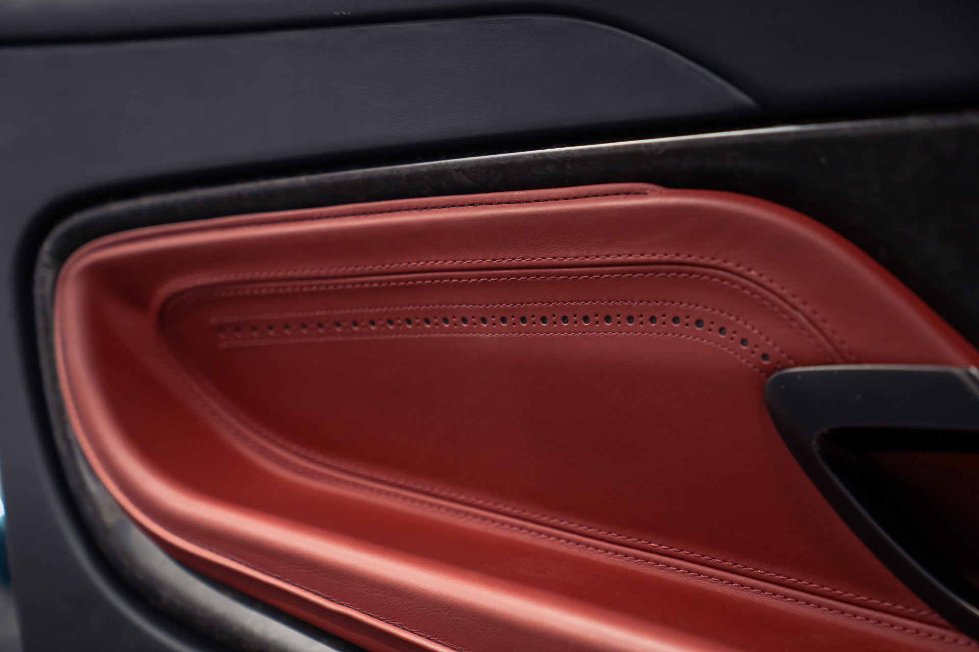 Used 2018 Aston Martin DB11 V12 RWD image 30