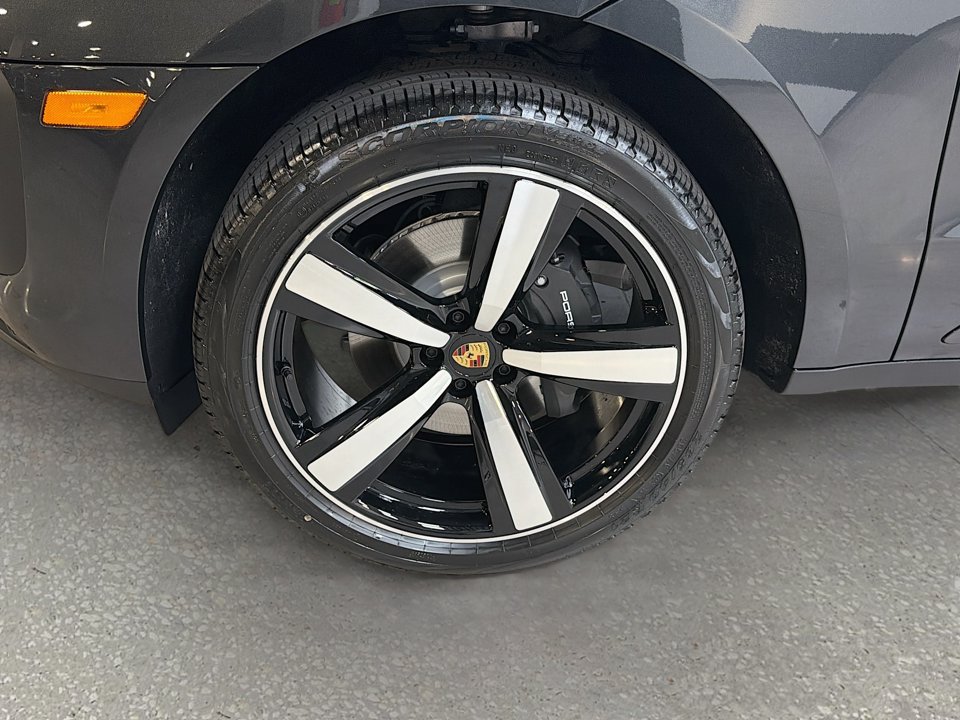 New 2026 Porsche Macan AWD/4WD image 33