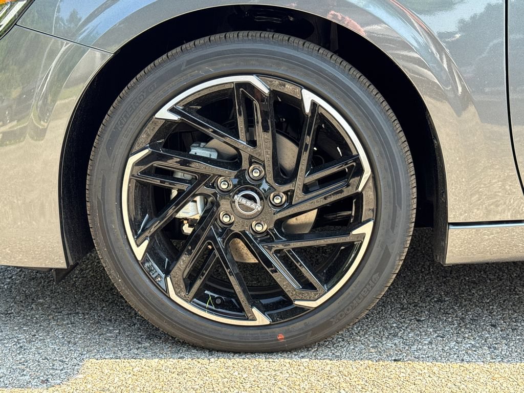 New 2026 Nissan Sentra SR w/ SR Premium Package FWD image 5